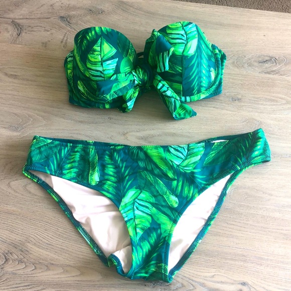 Tropical bikini - Picture 1 of 7